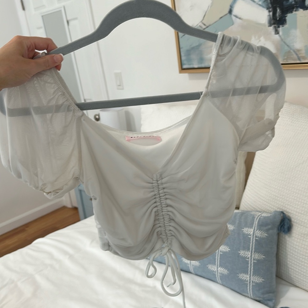 White crop too
